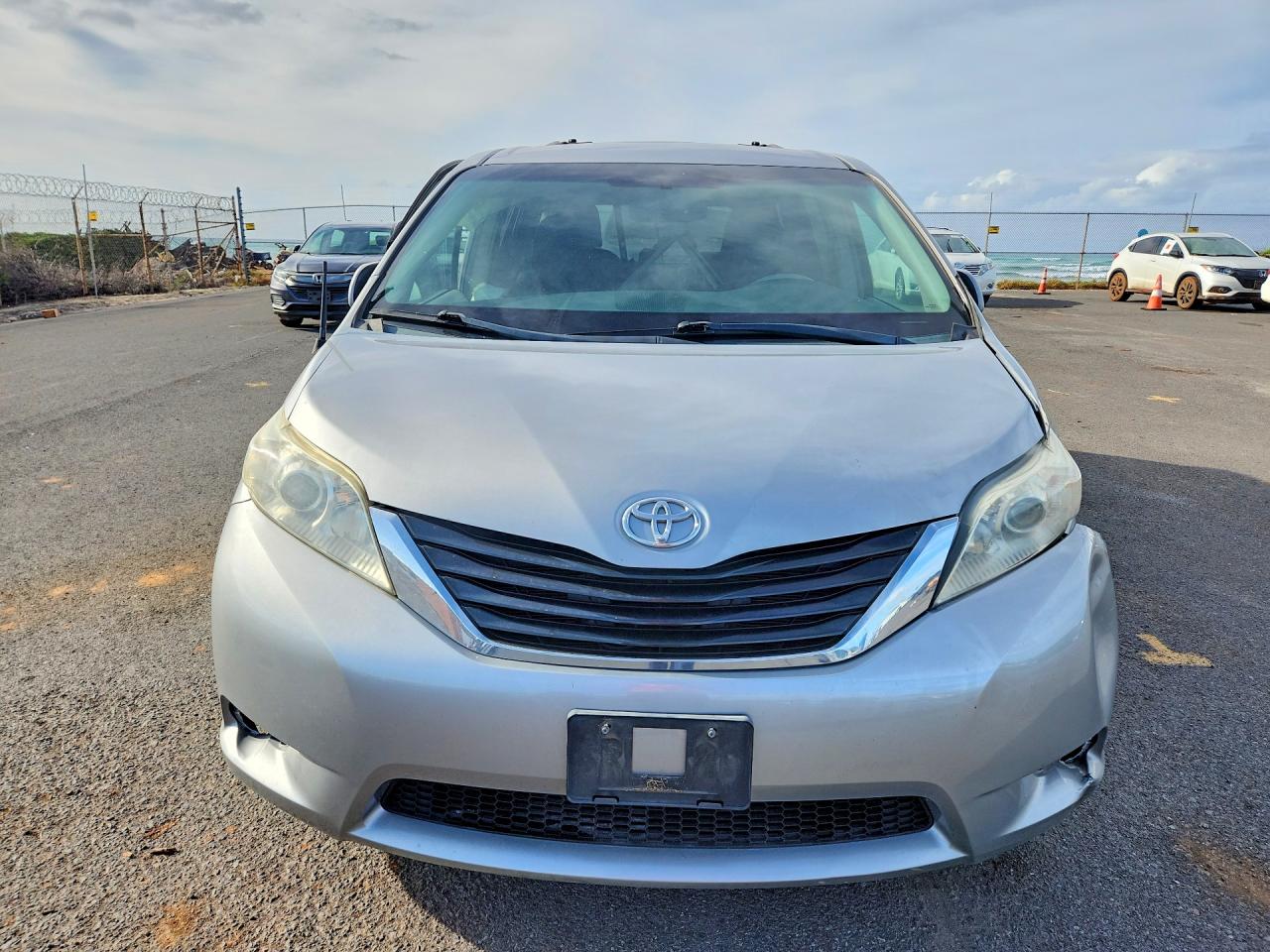 Toyota Sienna Le 8-passenger