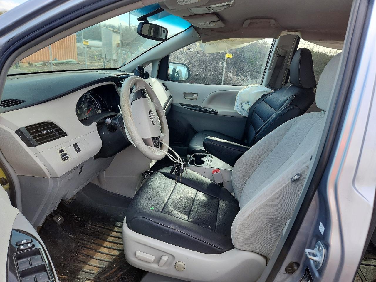 Toyota Sienna Le 8-passenger