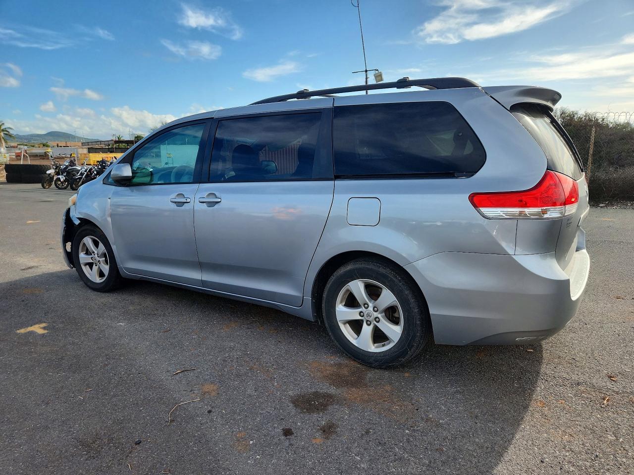 Toyota Sienna Le 8-passenger