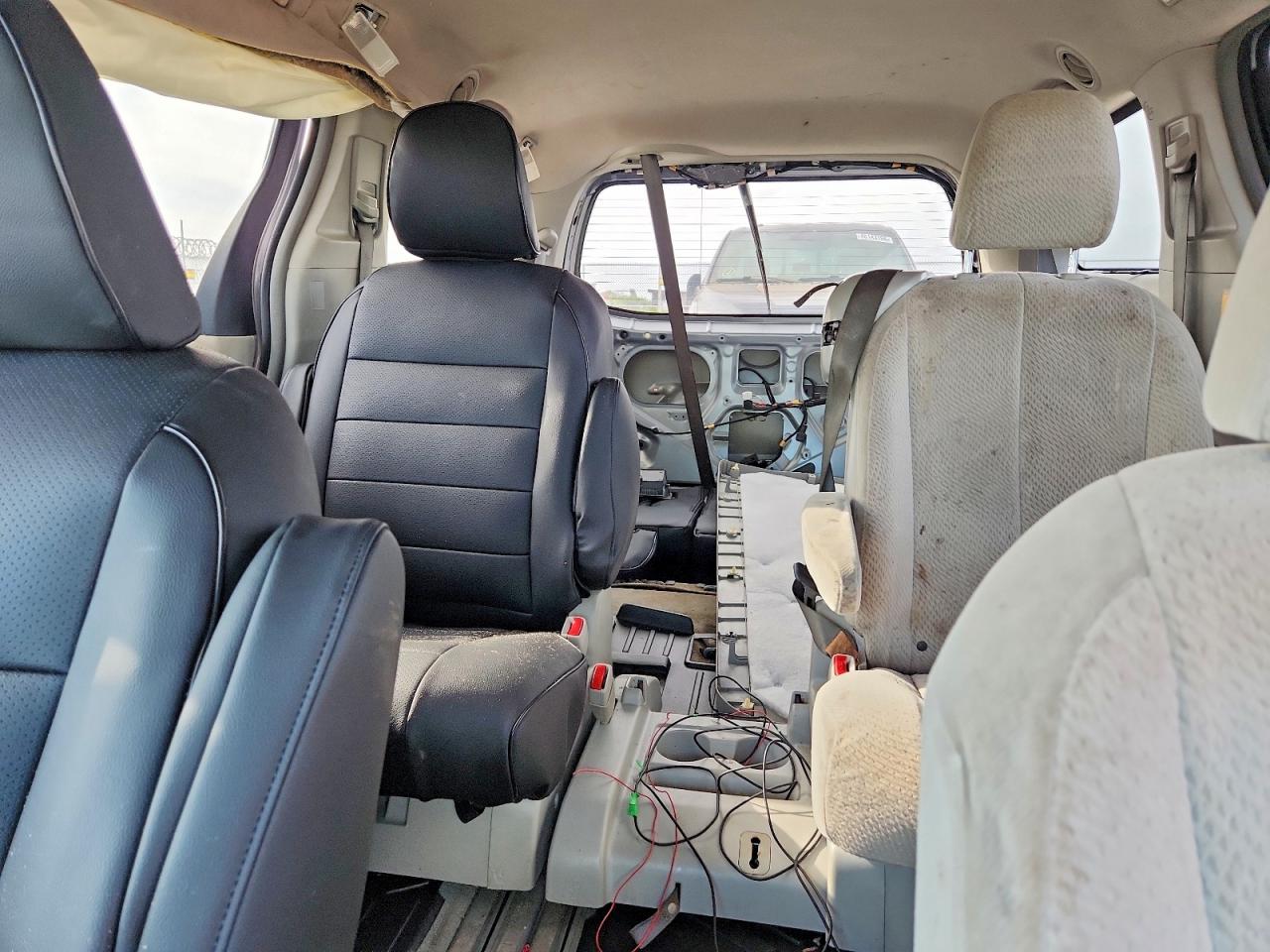 Toyota Sienna Le 8-passenger