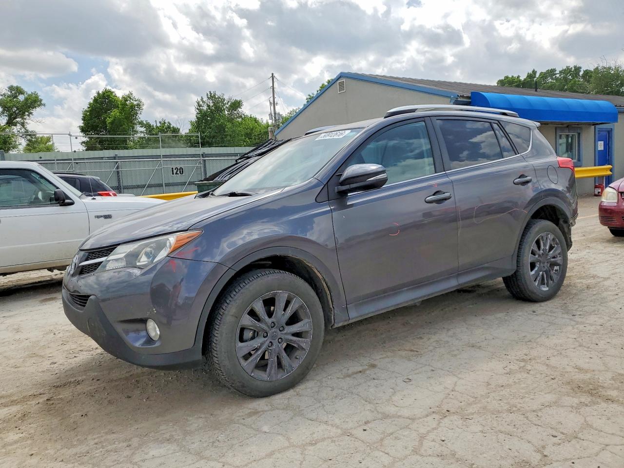 Salvage Toyota RAV4 Image