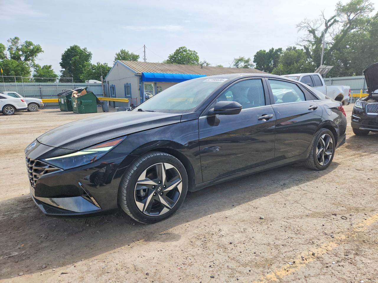 Salvage Hyundai ELANTRA Image