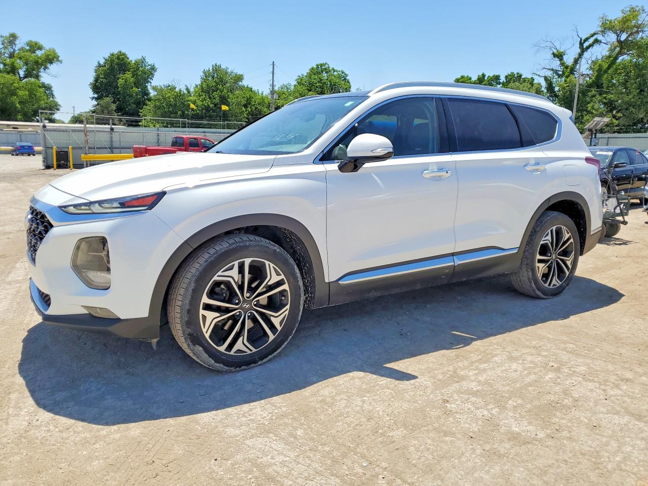 Salvage Hyundai SANTA FE Image