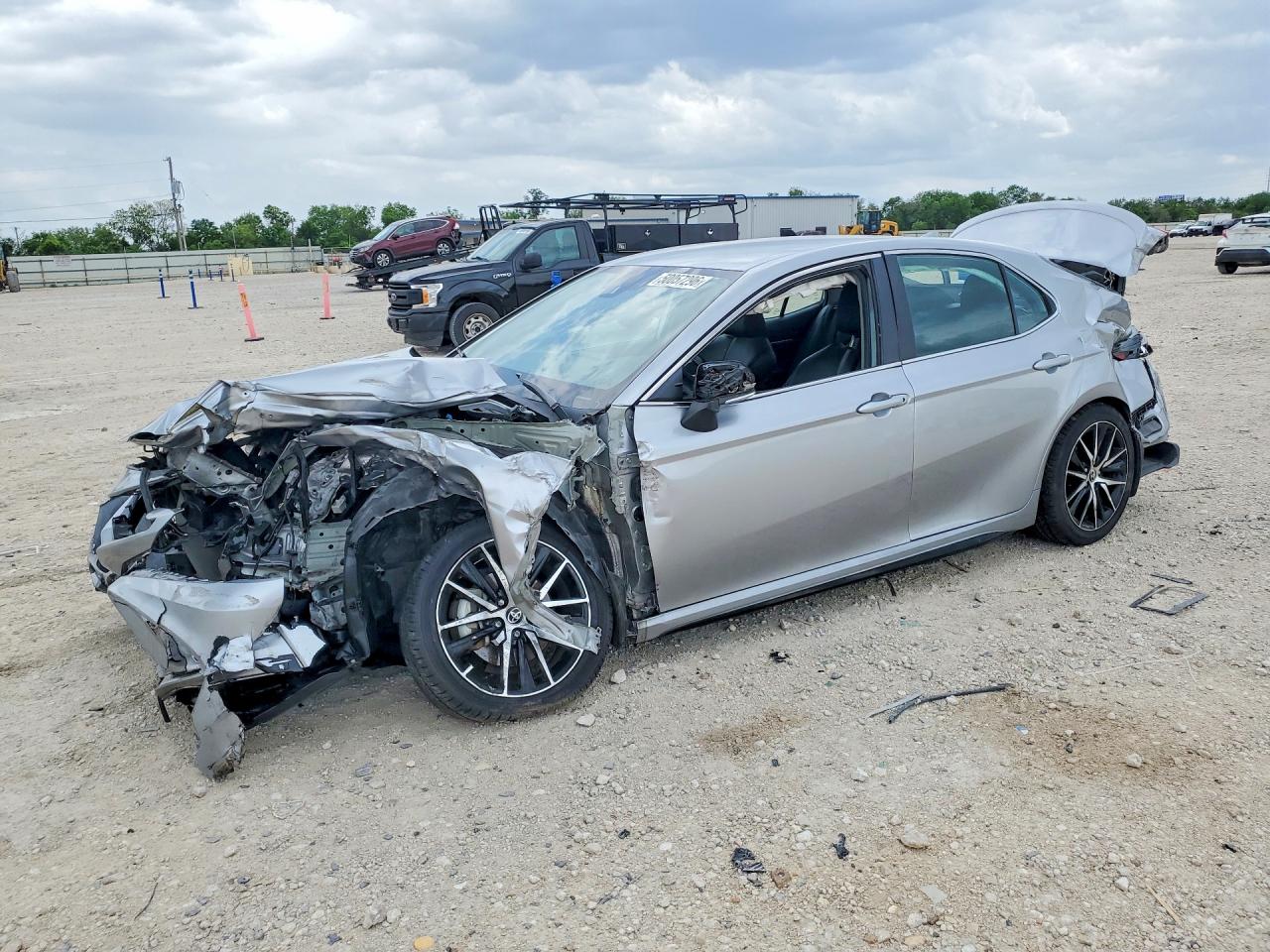 Salvage Toyota Camry Image