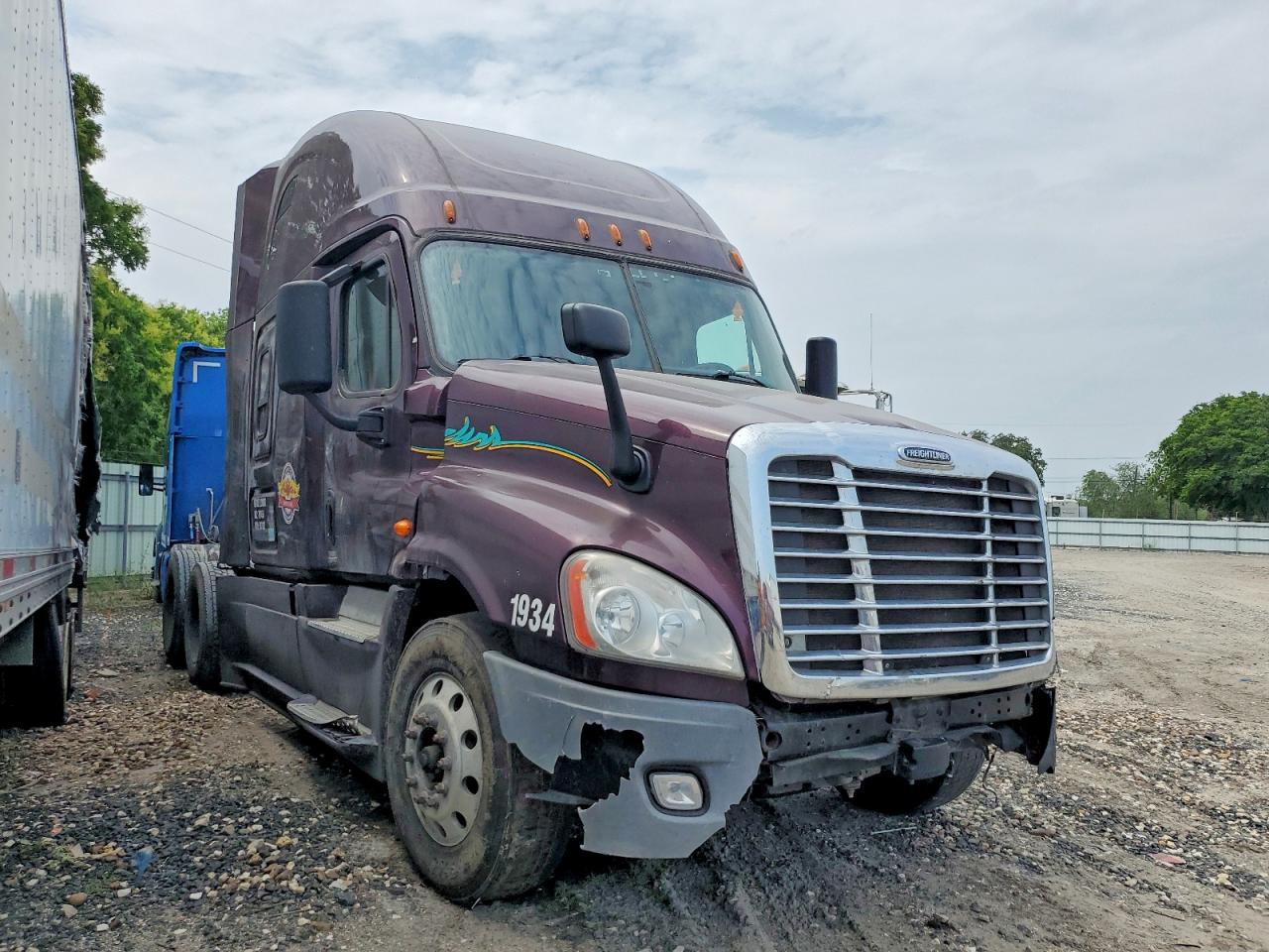 Salvage Freigliner Cascadia 125 Image