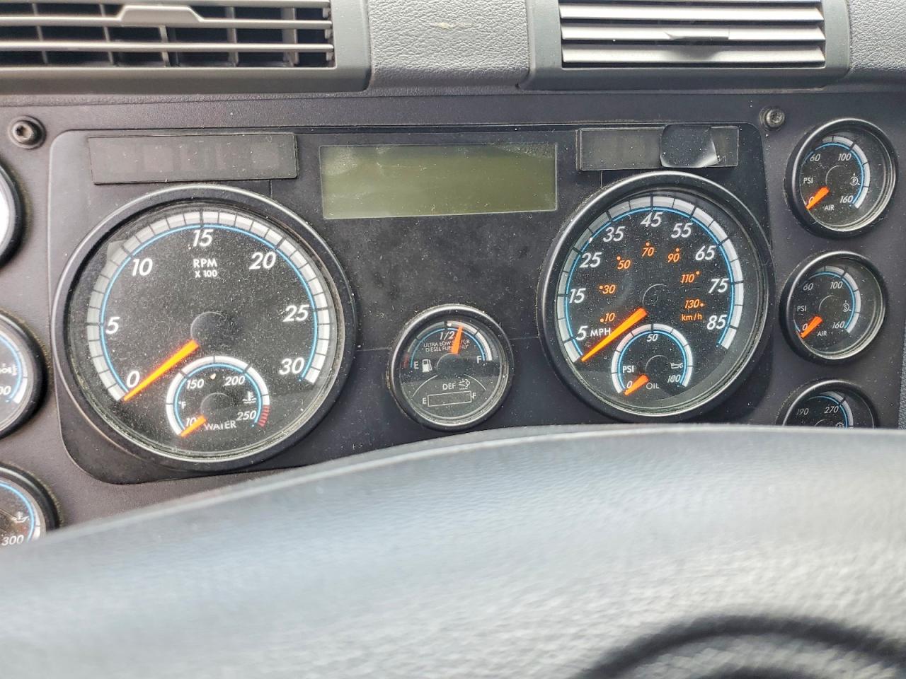 Freigliner Cascadia 125
