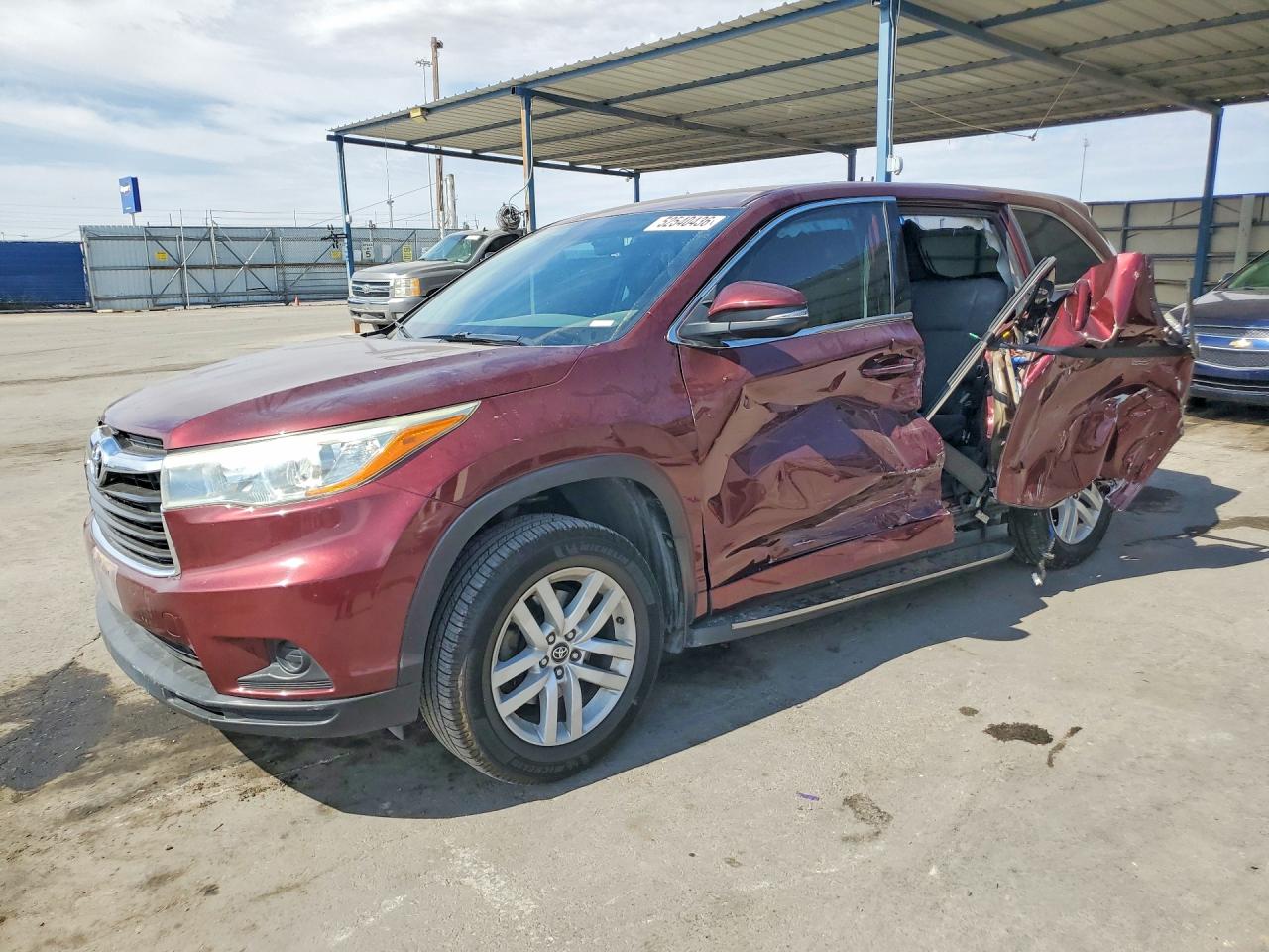 Salvage Toyota Highlander Image