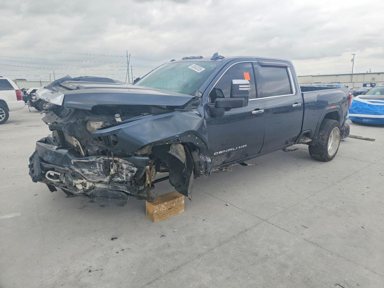 Salvage GMC Sierra Image