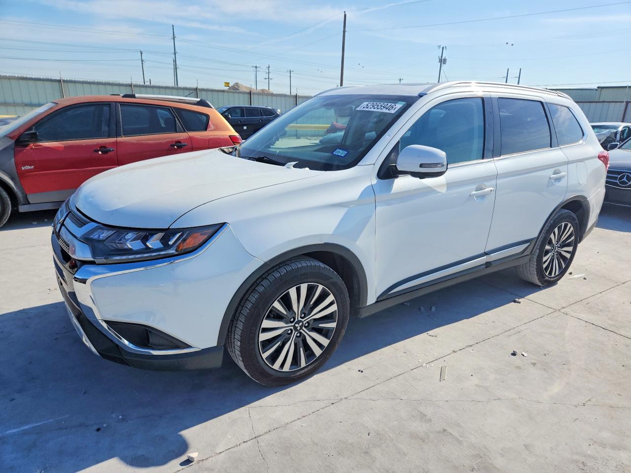 Salvage Mitsubishi Outlander Image