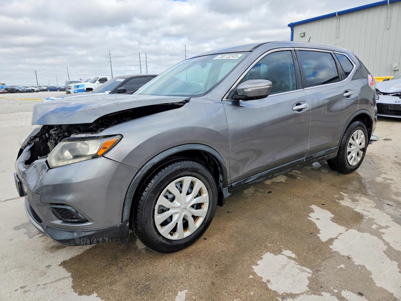 Salvage Nissan Rogue Image
