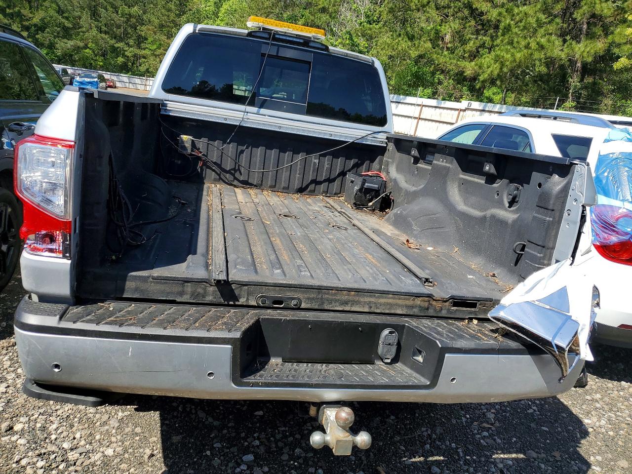 Nissan Titan Sv
