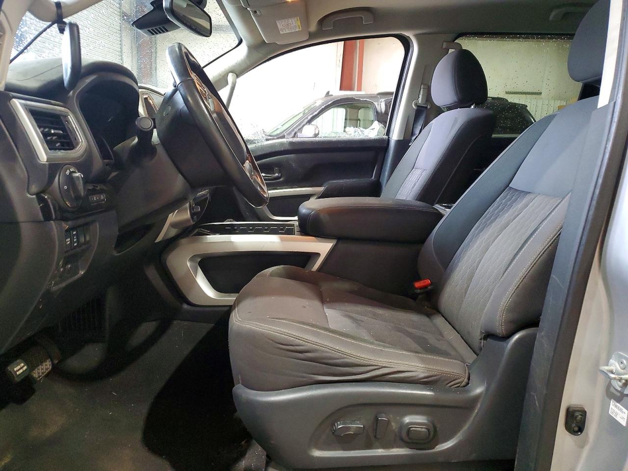 Nissan Titan Sv