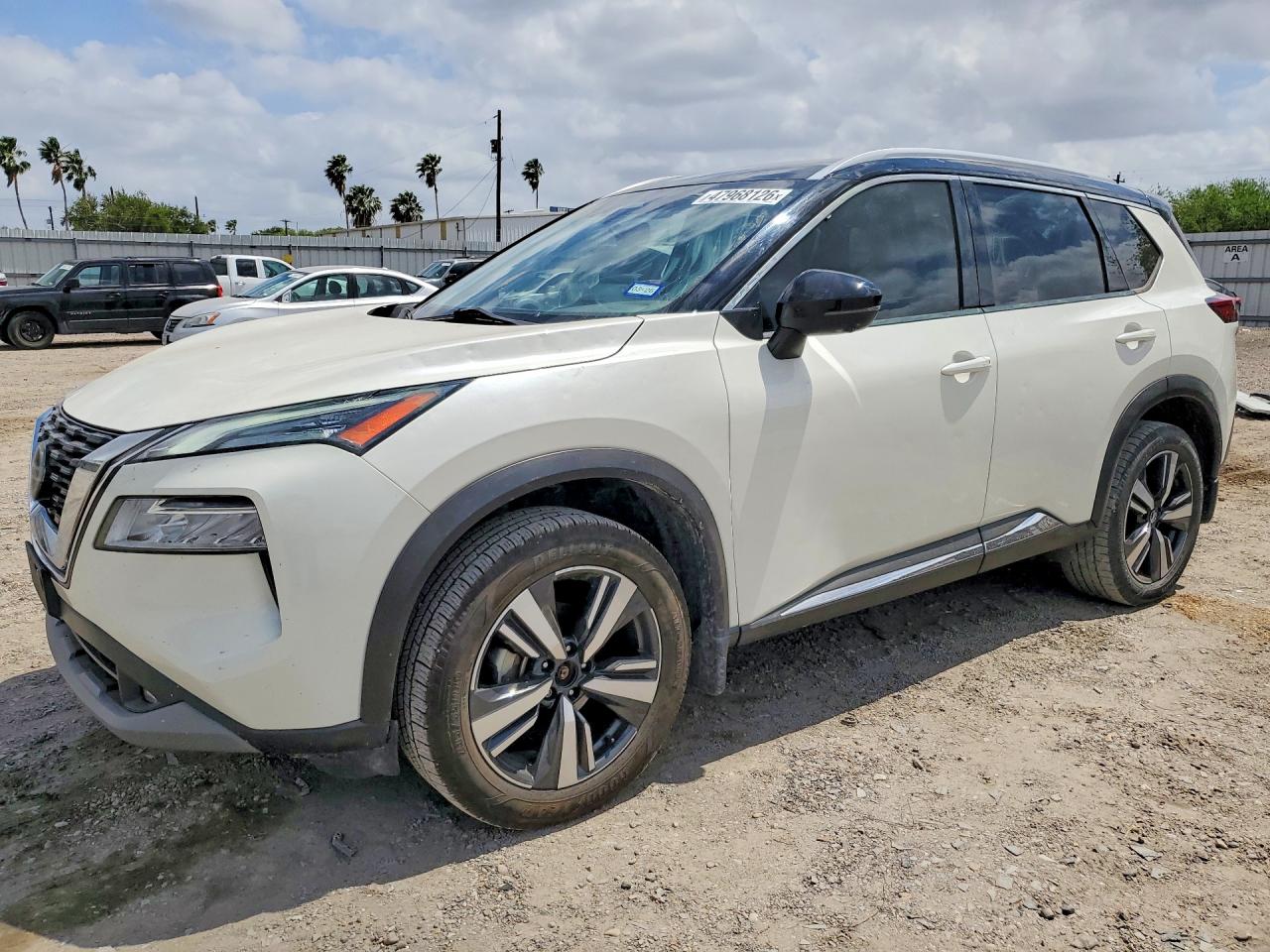 Salvage Nissan Rogue Image