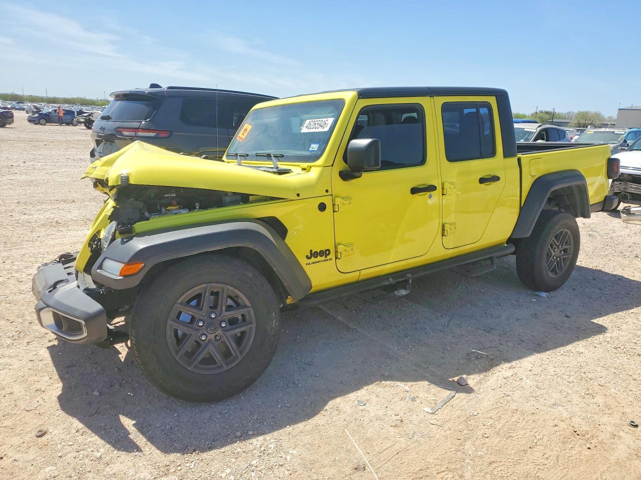 Salvage Jeep Gladiator Image