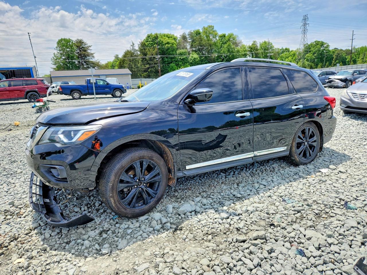Salvage Nissan Pathfinder Image