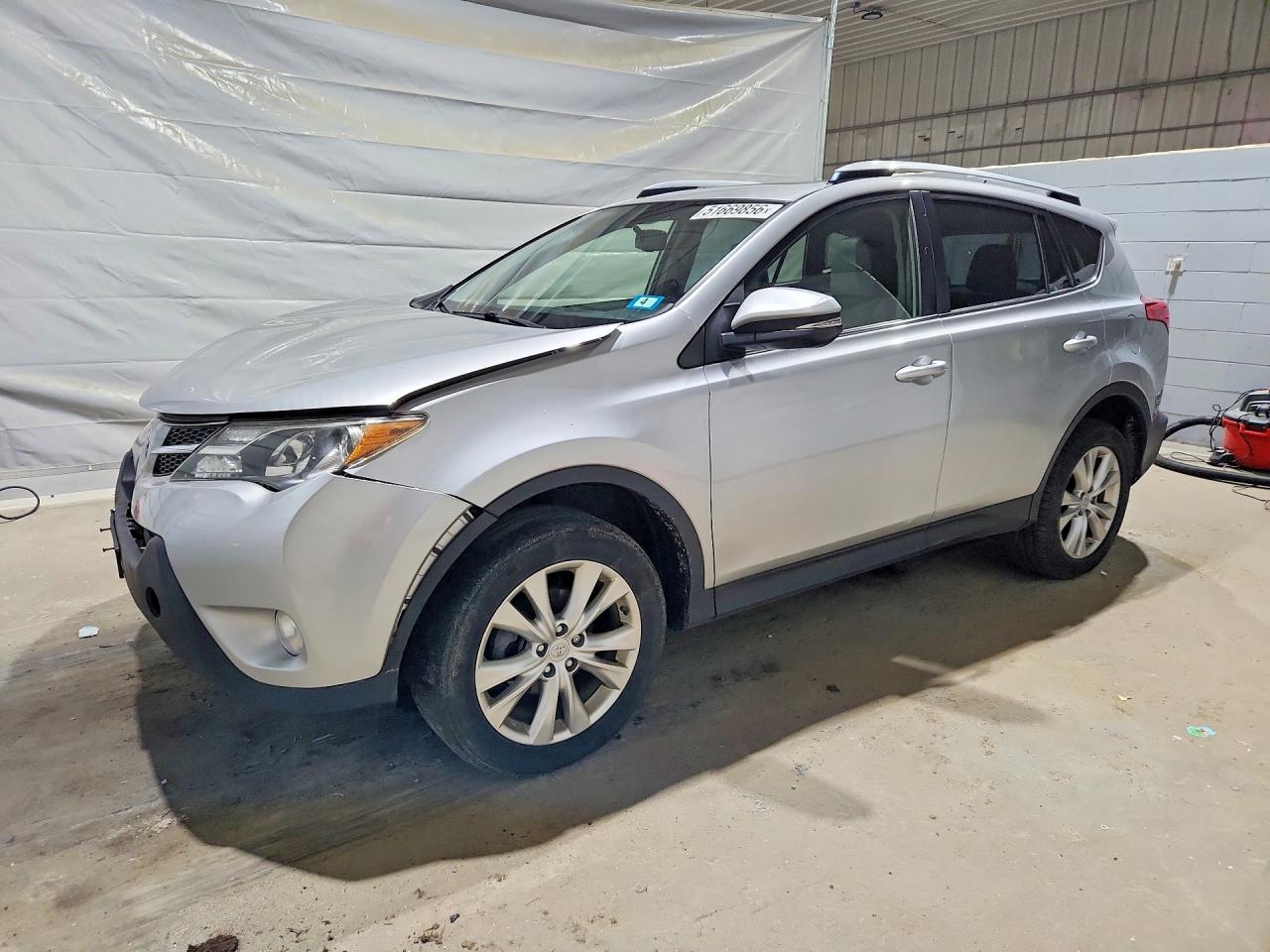 Salvage Toyota RAV4 Image