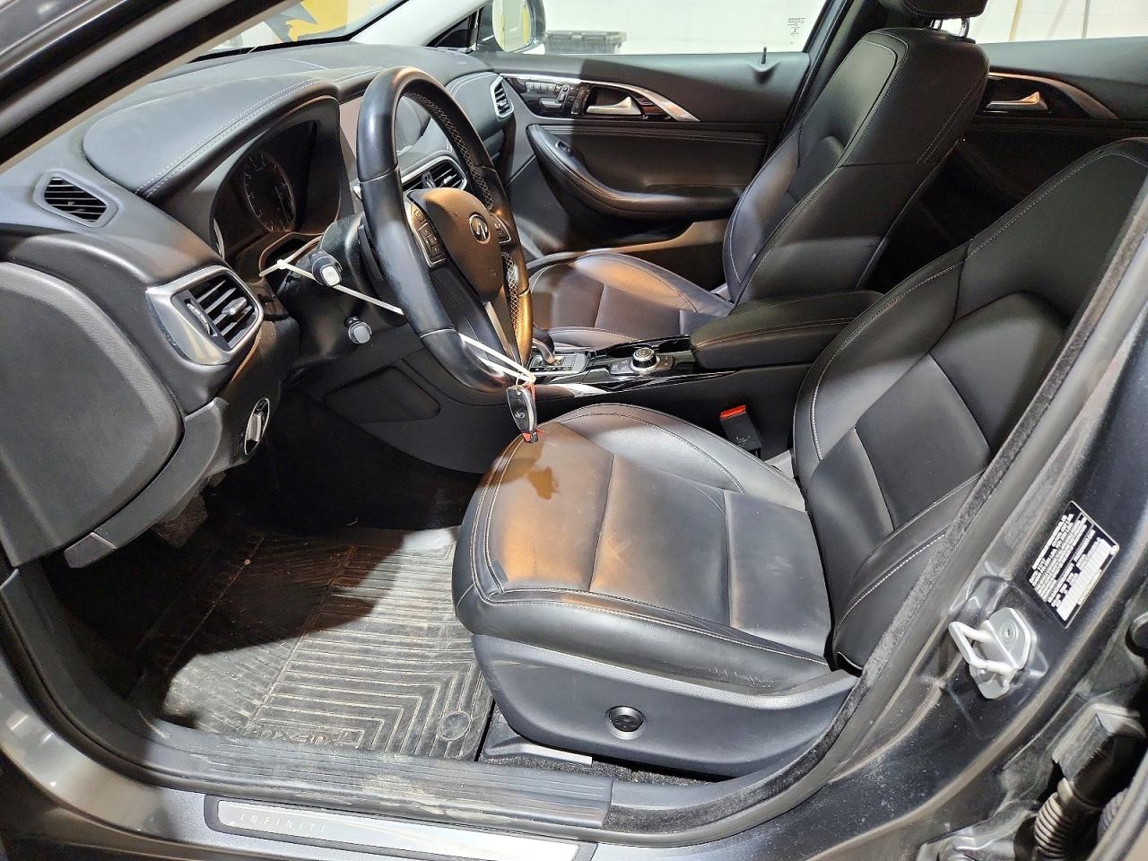 INFINITI Qx Premium