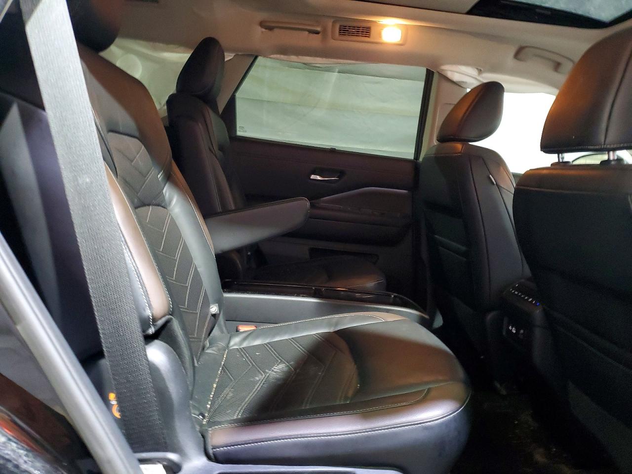 Nissan Pathfinder Platinum