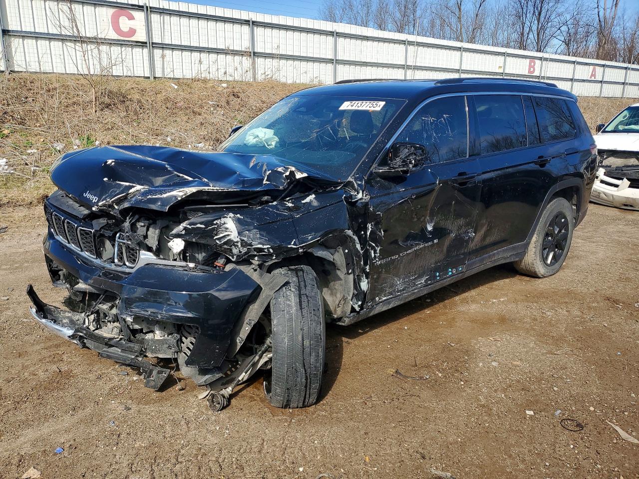 Salvage Jeep Grand Cherokee Image