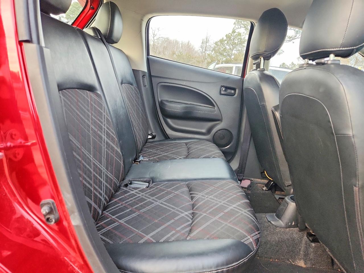Mitsubishi Mirage Se