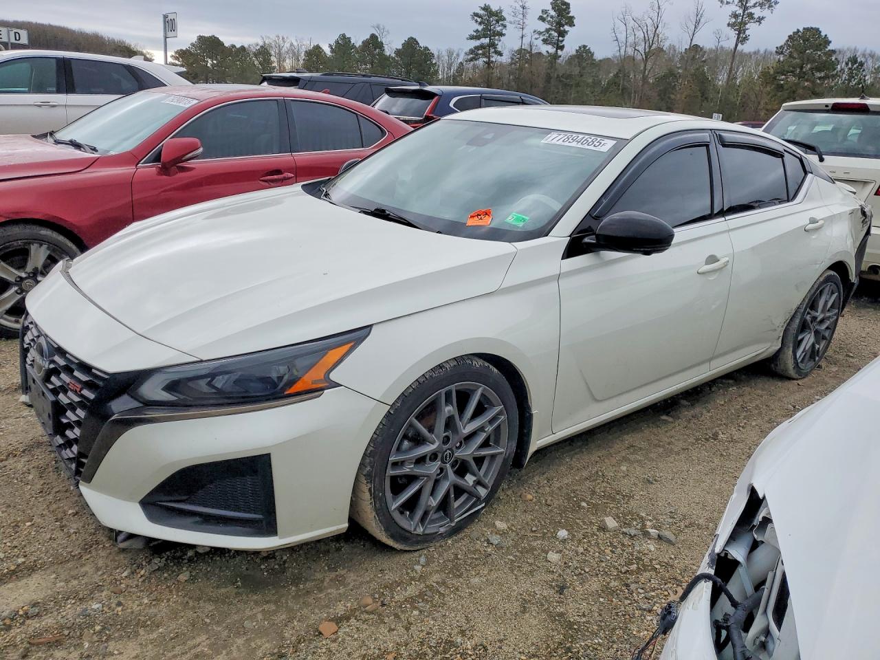 Salvage Nissan Altima Image