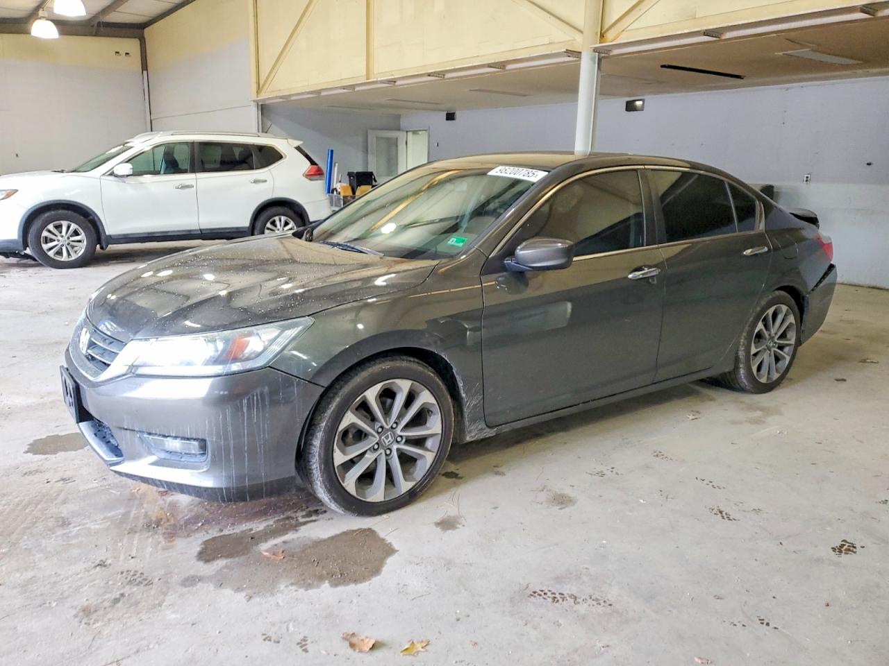 Salvage Honda Accord Image