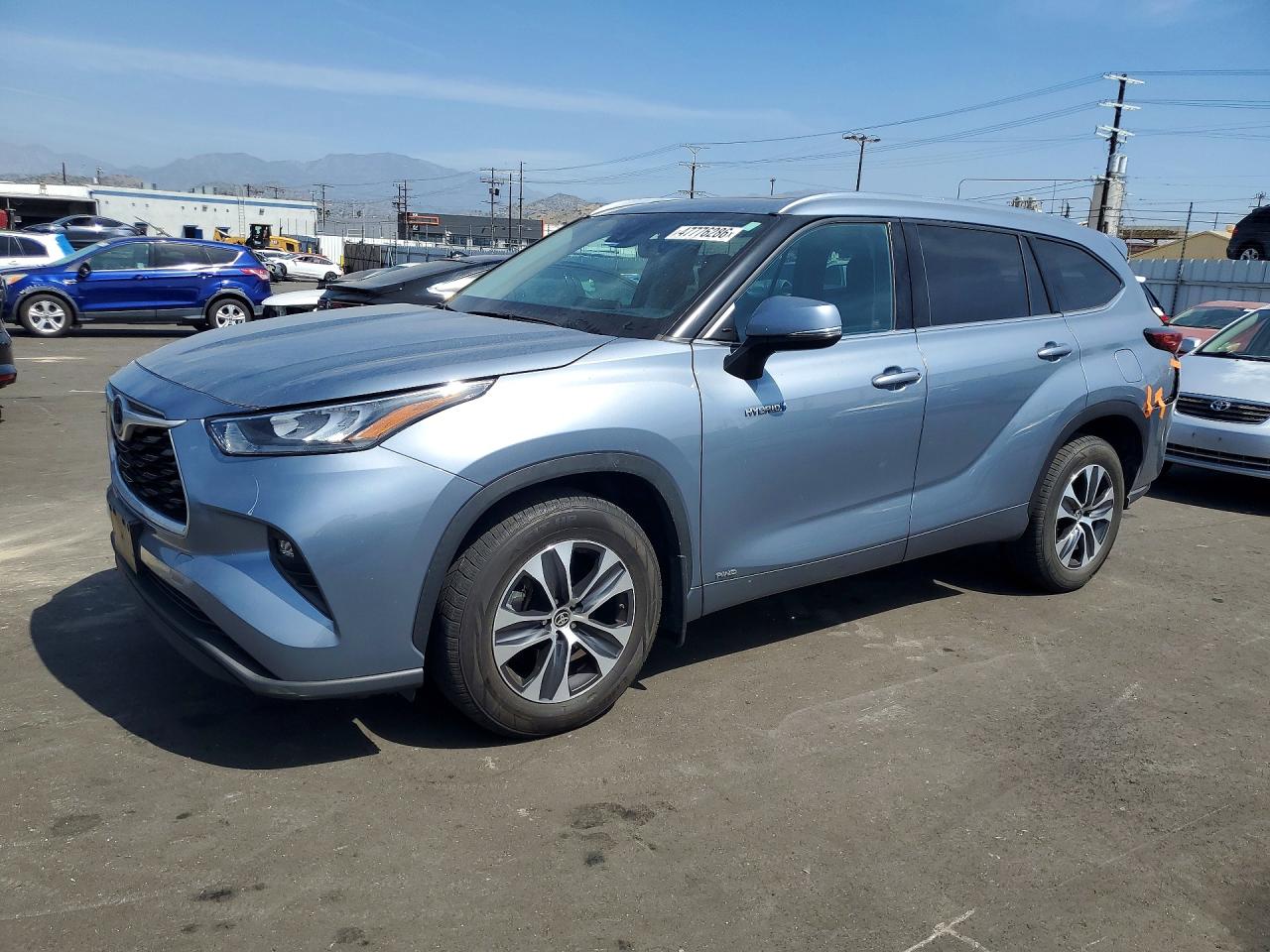 Salvage Toyota Highlander Image