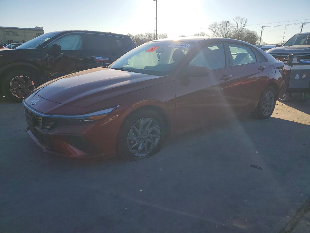 Salvage Hyundai ELANTRA Image