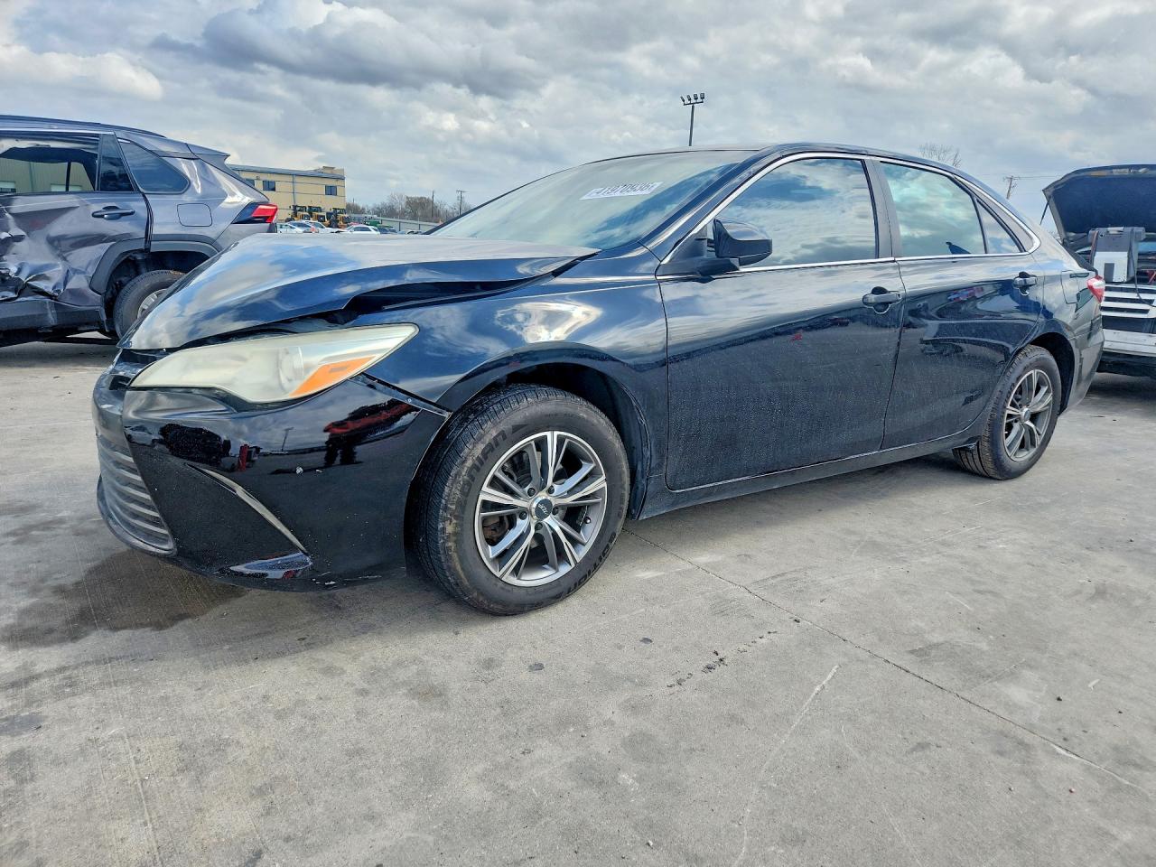 Salvage Toyota Camry Image