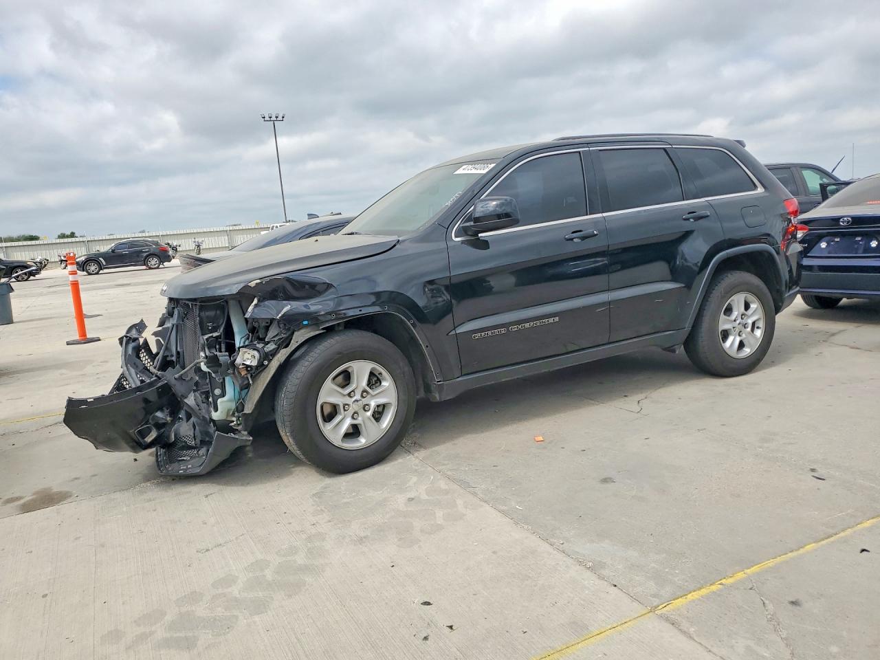 Salvage Jeep Grand Cherokee Image
