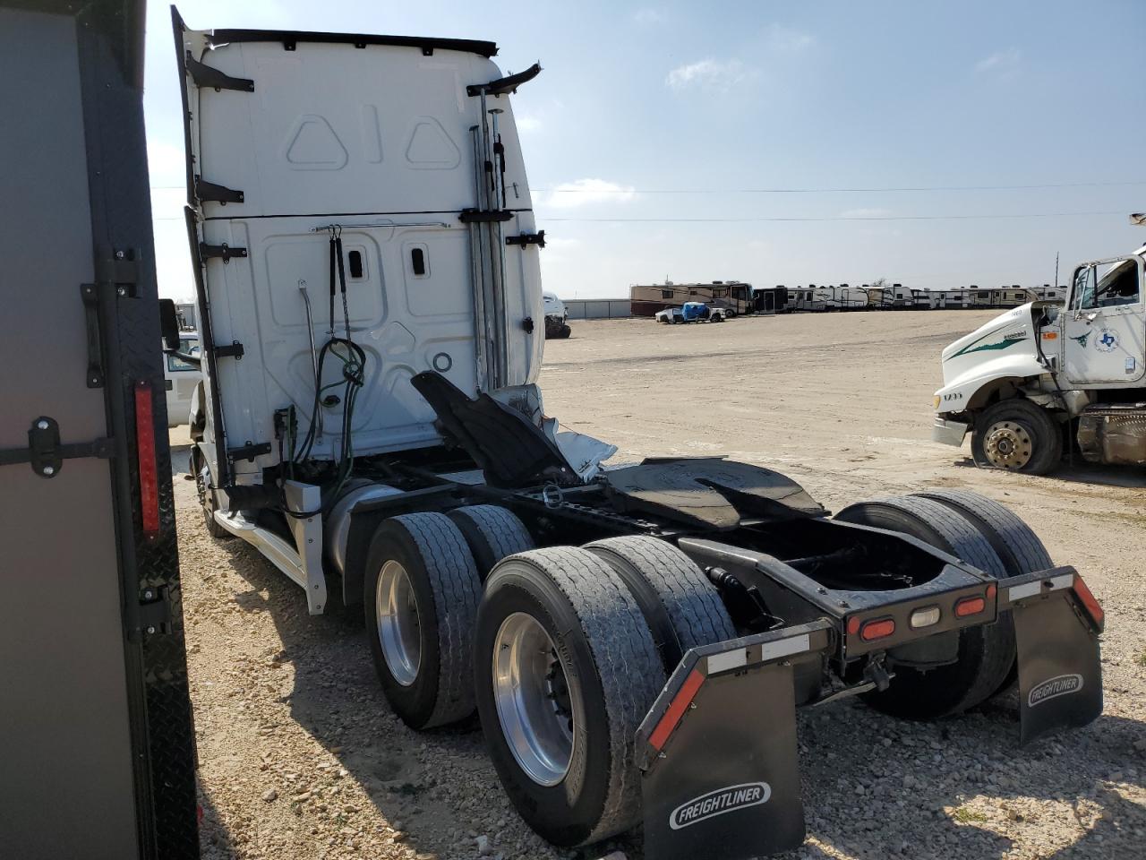 Freightliner Cascadia 126