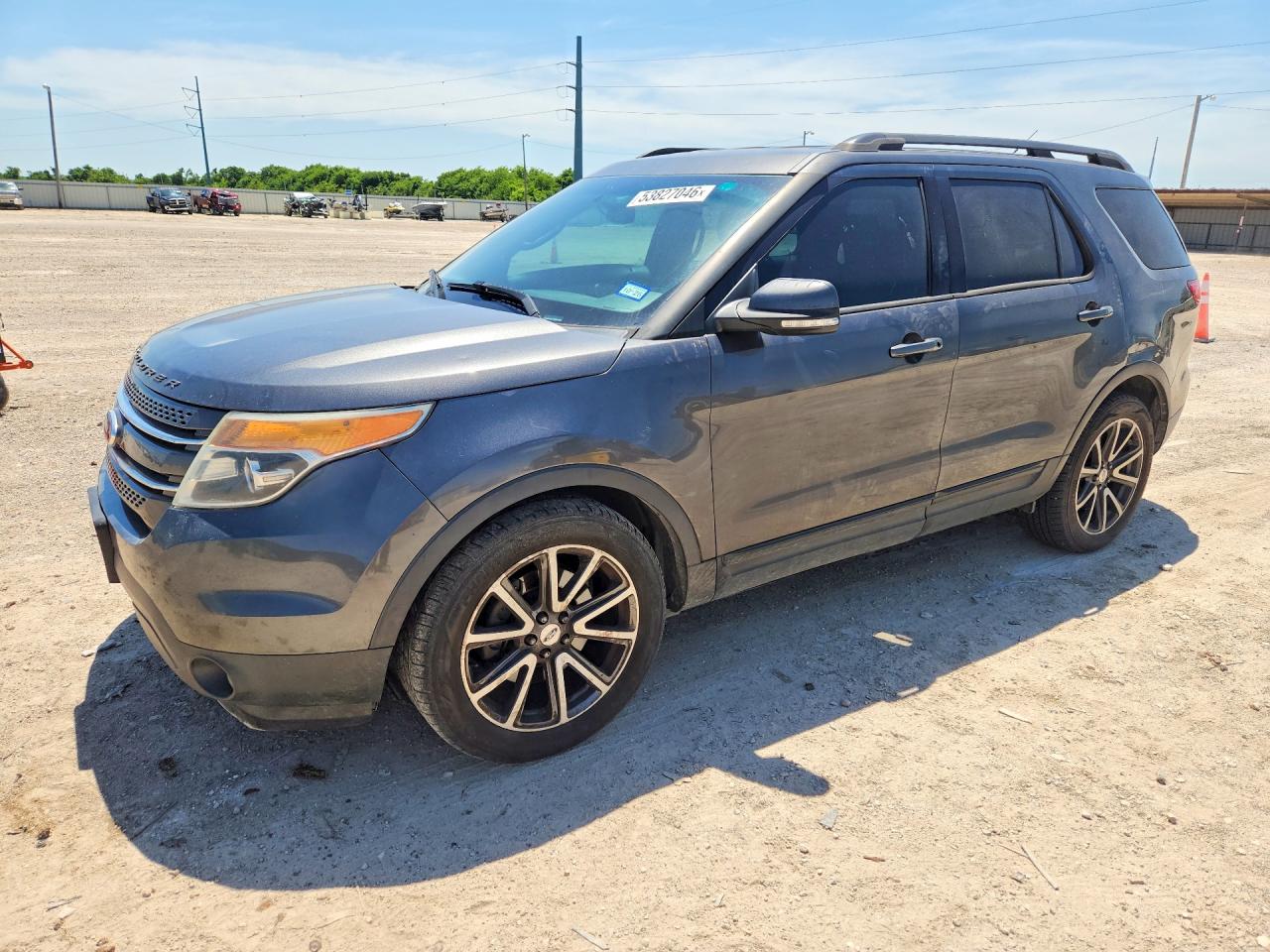 Salvage Ford Explorer Image