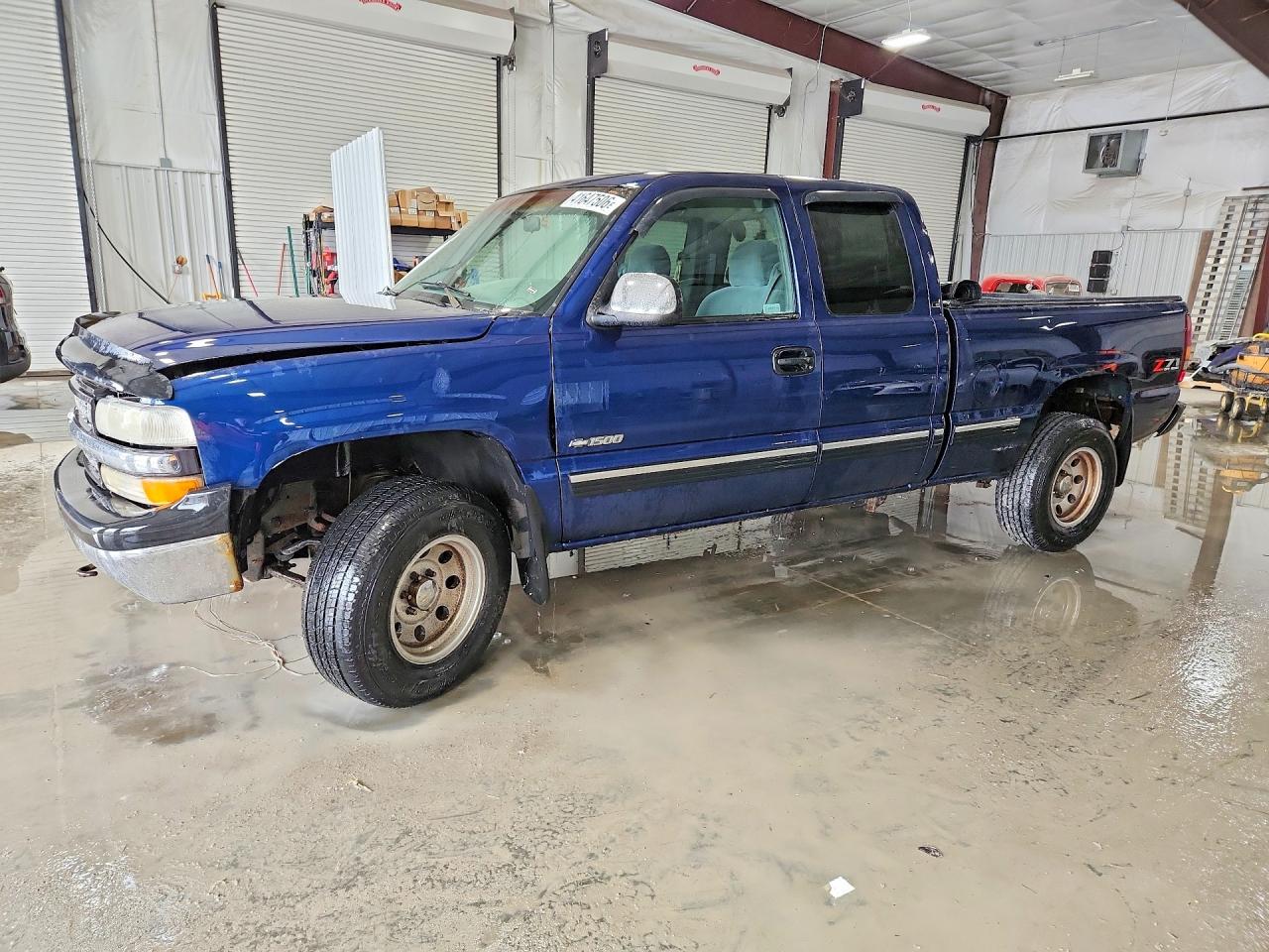 Salvage Chevrolet Silverado Image
