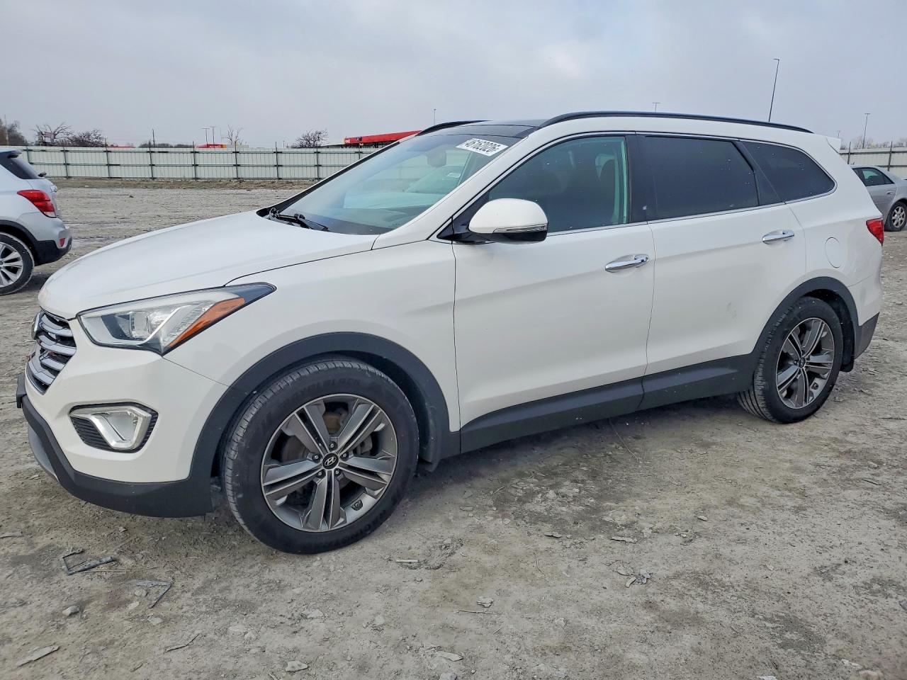 Salvage Hyundai SANTA FE Image