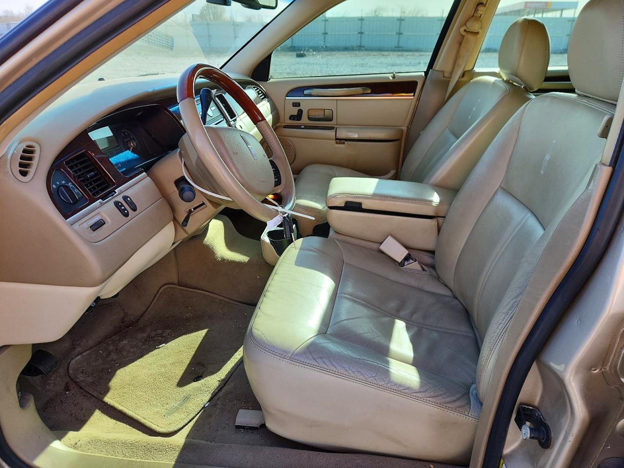Lincoln Towncar Signature Limited