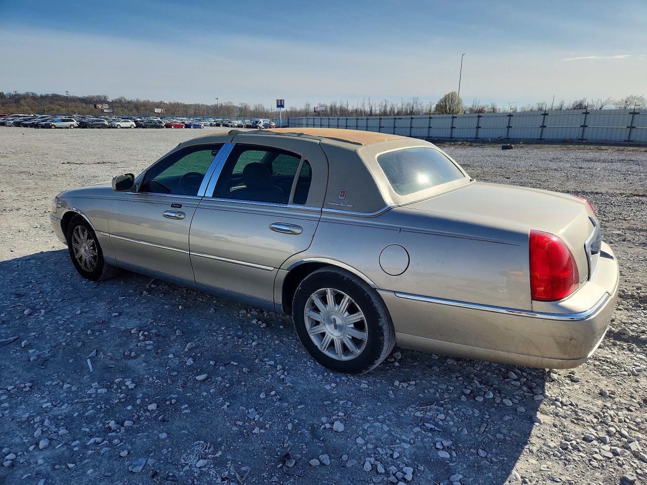 Lincoln Towncar Signature Limited