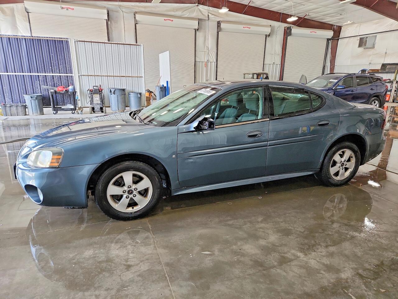 Salvage Pontiac Grandprix Image