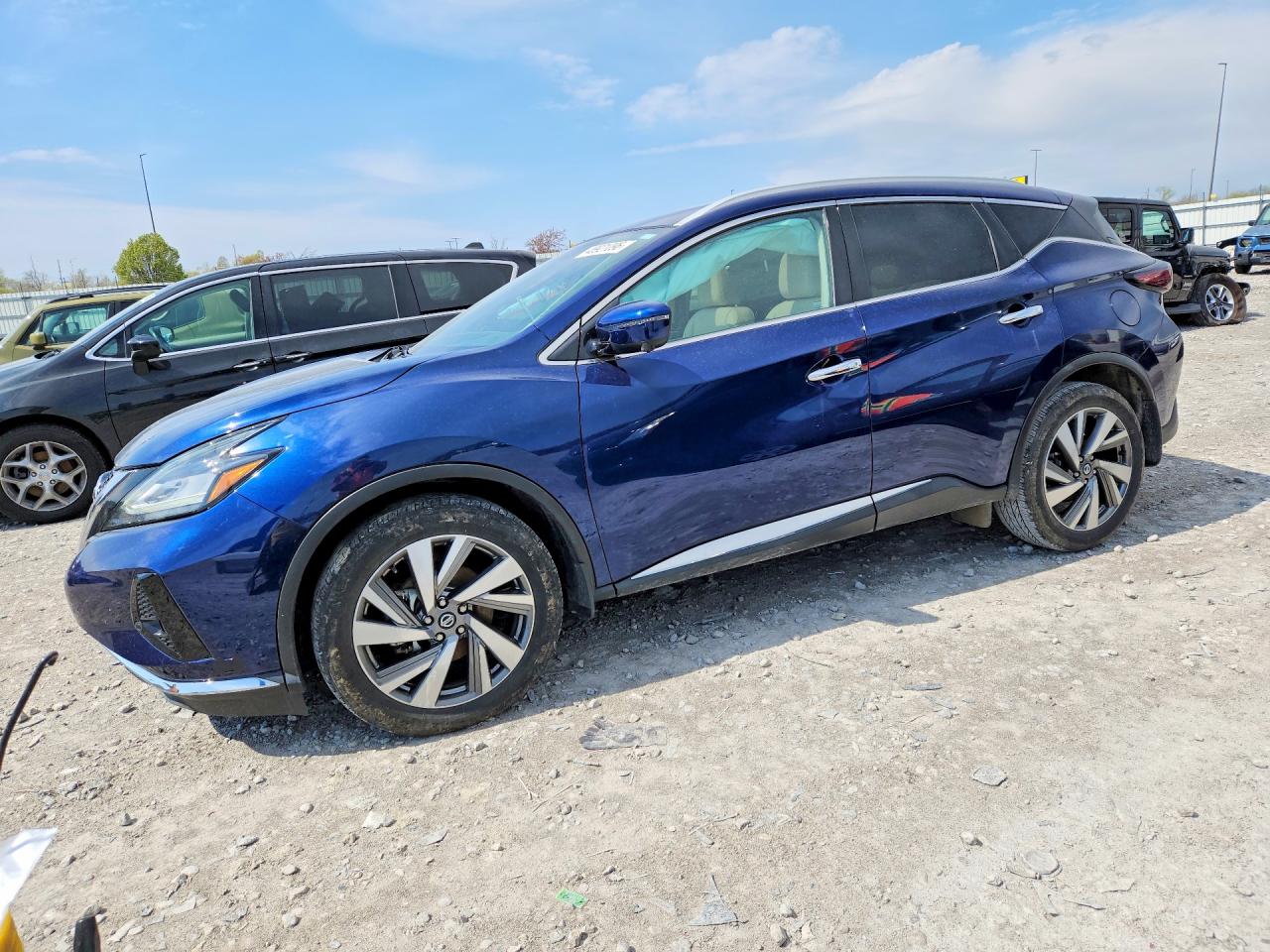 Salvage Nissan Murano Image