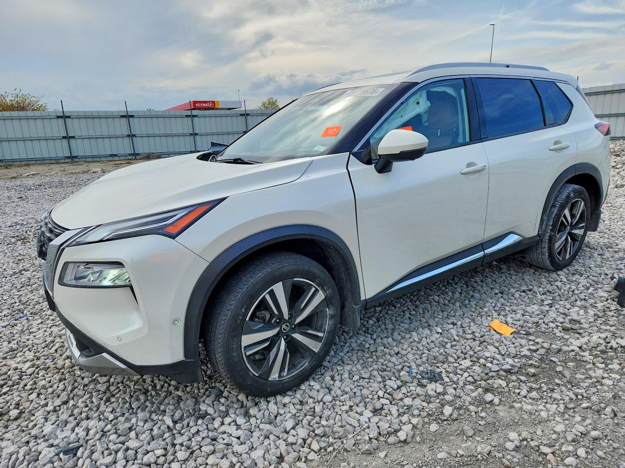 Salvage Nissan Rogue Image