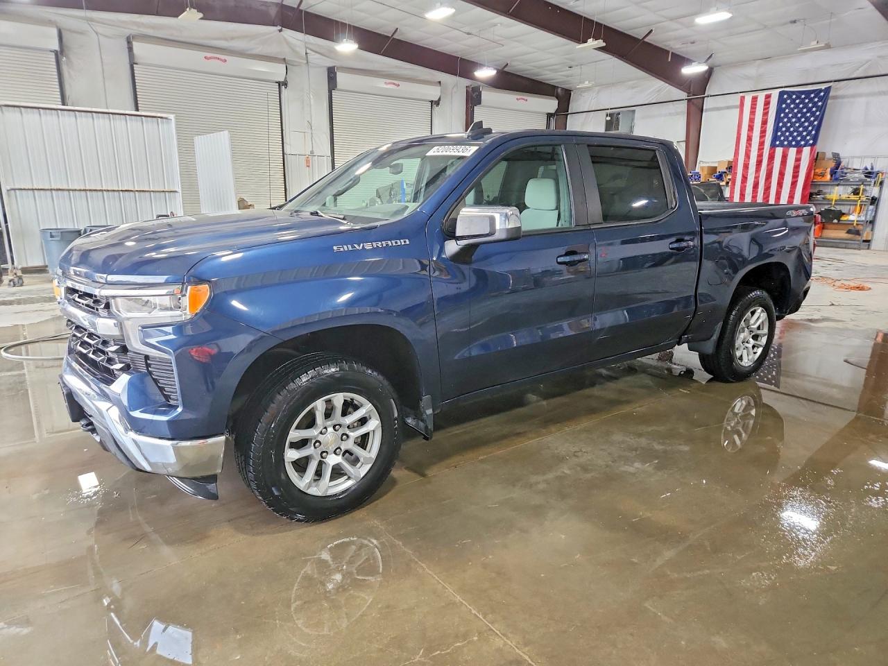 Salvage Chevrolet Silverado Image
