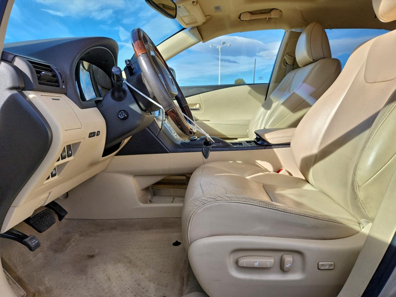 Lexus RX Base