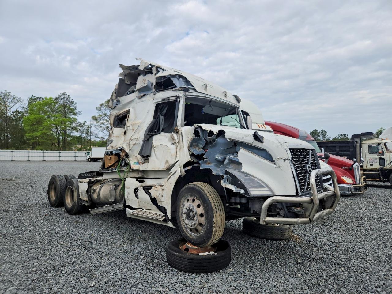 Salvage Volvo Vn Image