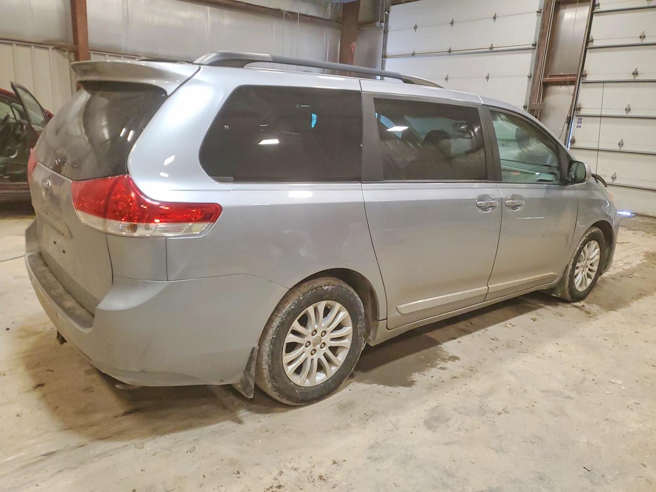 Toyota Sienna Xle 8-passenger