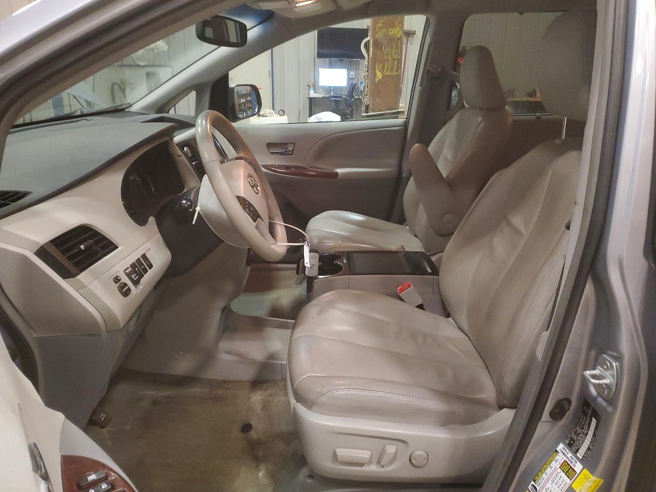 Toyota Sienna Xle 8-passenger