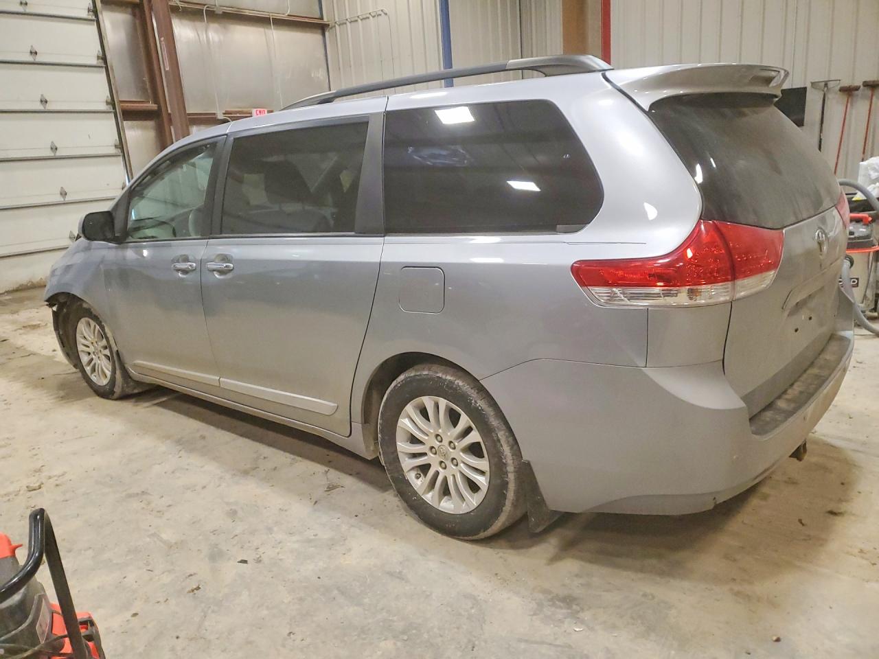 Toyota Sienna Xle 8-passenger