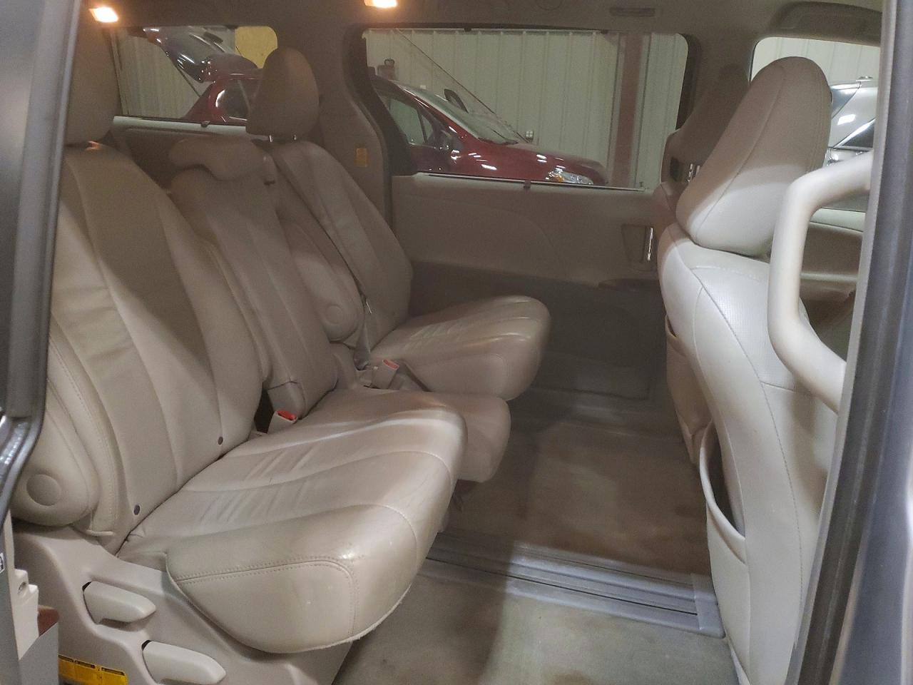Toyota Sienna Xle 8-passenger