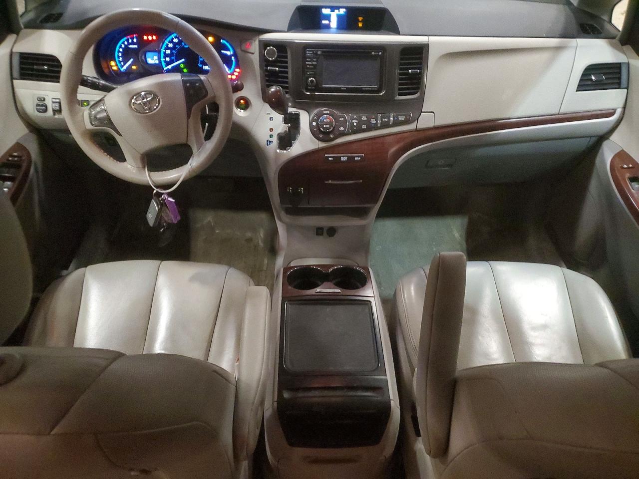 Toyota Sienna Xle 8-passenger