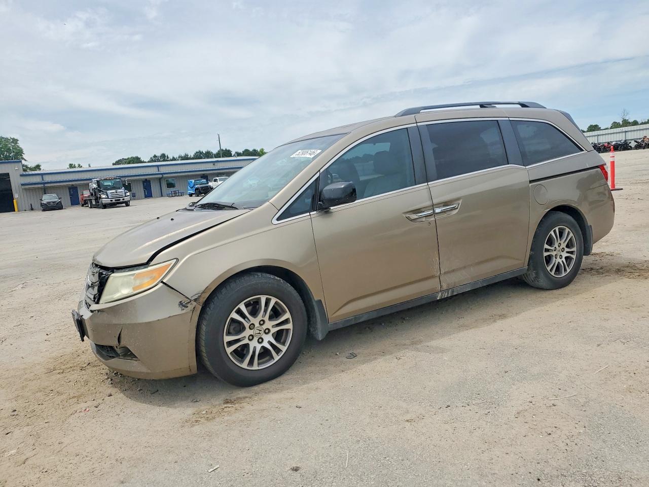 Salvage Honda Odyssey Image