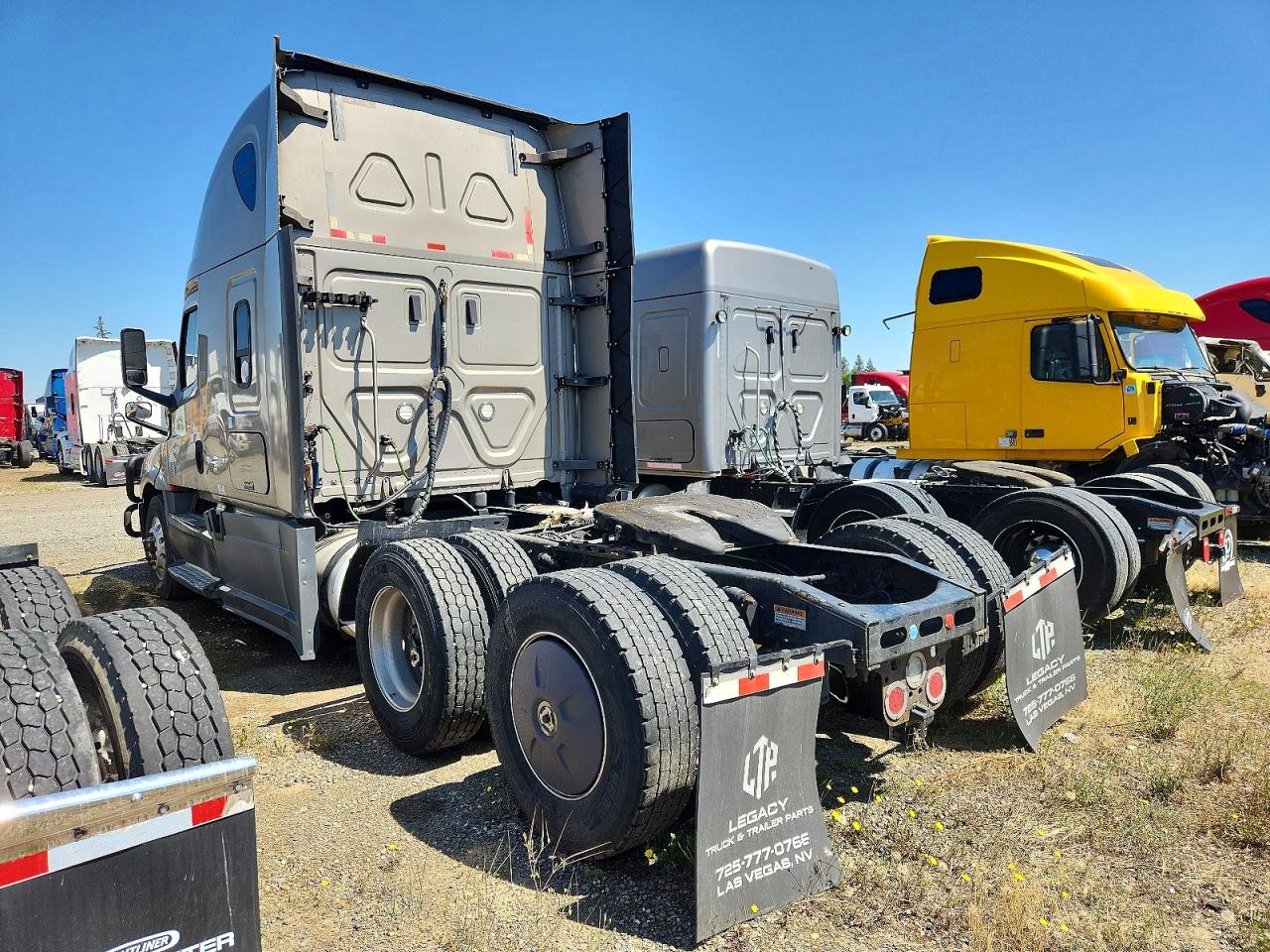 Freightliner Cascadia 126