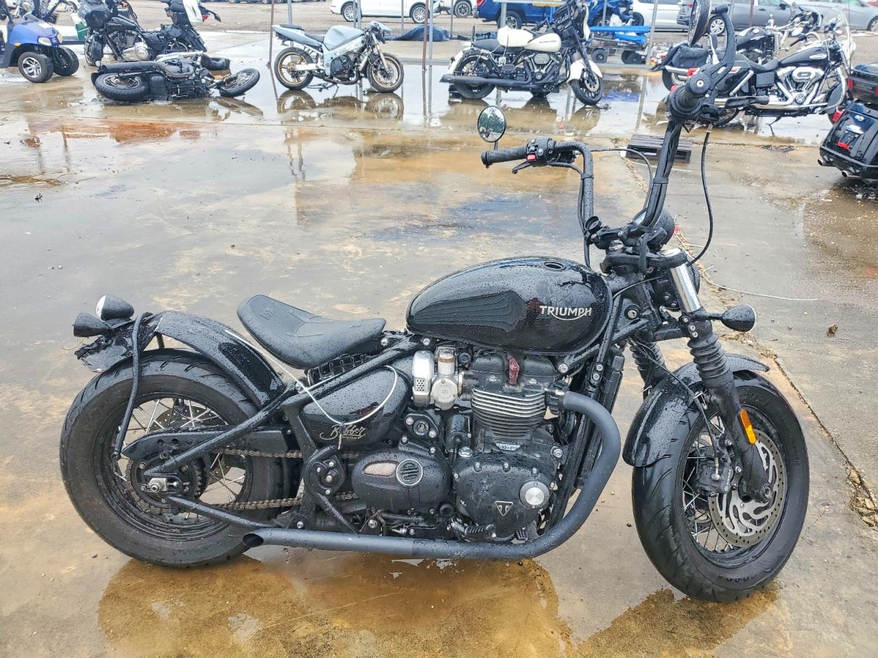 Salvage Triumph Bonneville Image